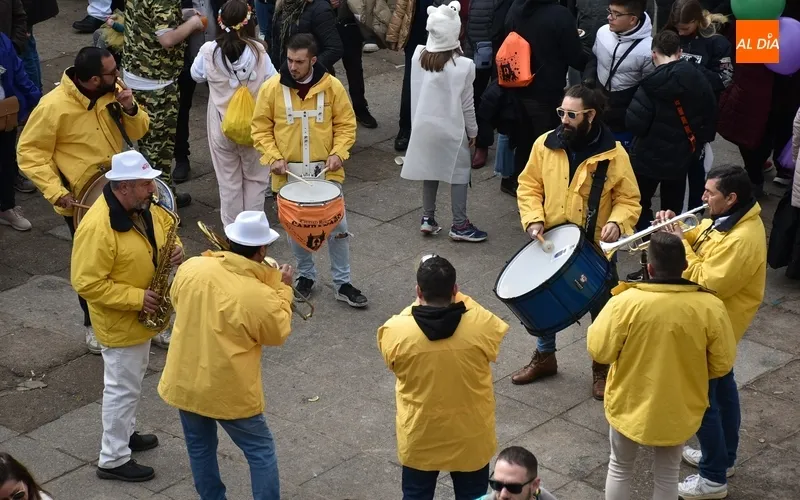Foto 8 - El bullicio va menguando pero se mantiene el buen ambiente carnavalero