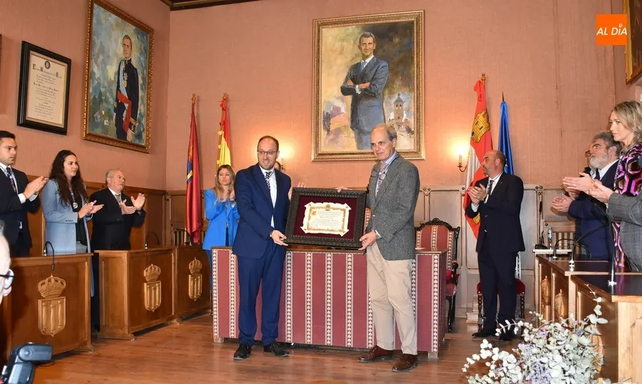 Foto 9 - Enrique Crespo recibe el t&iacute;tulo de &lsquo;Hijo Adoptivo de Ciudad Rodrigo&rsquo; mostr&aacute;ndose &ldquo;dispuesto a seguir&rdquo;