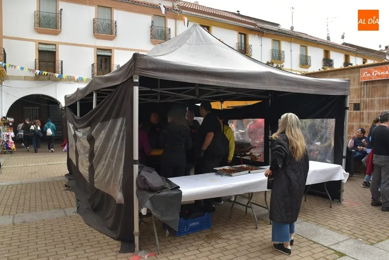 Foto 4 - Las casetas de la Plazuela del Buen Alcalde invitan a patatas mene&aacute;s a 500 personas