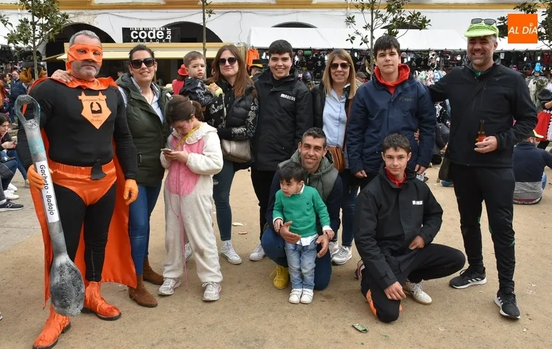 Foto 8 - Las casetas de la Plazuela del Buen Alcalde invitan a patatas mene&aacute;s a 500 personas
