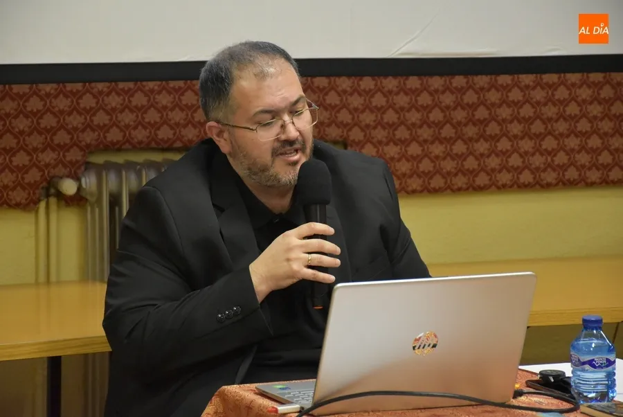 Foto 2 - San Andr&eacute;s arranca su ciclo de charlas cuaresmales con la intervenci&oacute;n de Daniel Mielgo