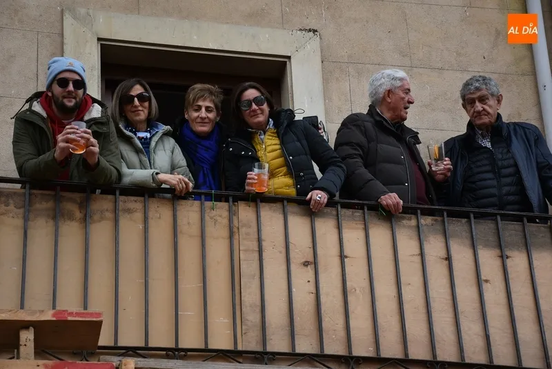 Foto 9 - Mir&oacute;briga vive otro hist&oacute;rico S&aacute;bado de Carnaval con la ciudad invadida por miles de j&oacute;venes