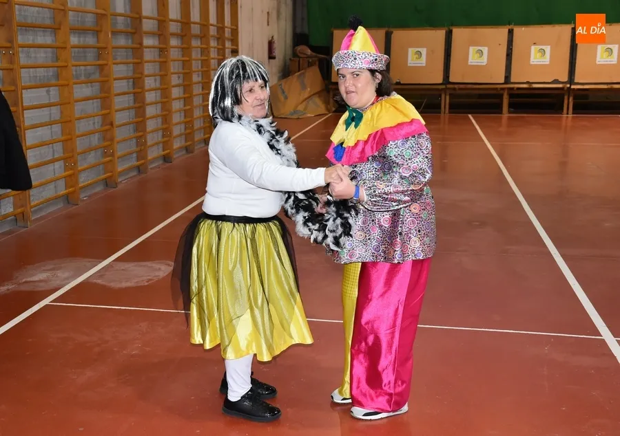 Foto 2 - Amanecer festeja la llegada del Carnaval con sus propias Murga y Corte de Honor