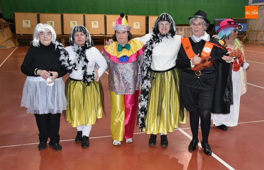 Foto 3 - Amanecer festeja la llegada del Carnaval con sus propias Murga y Corte de Honor