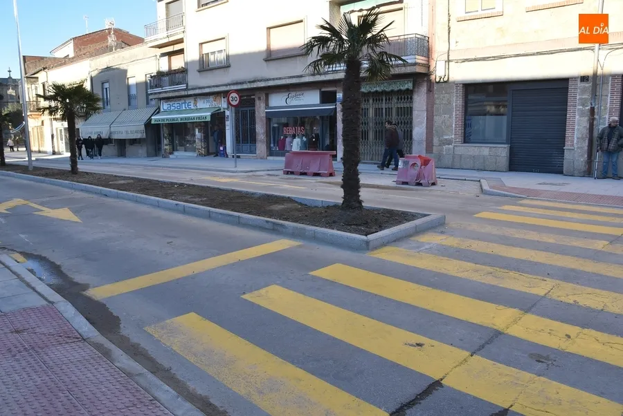 Foto 3 - Abierto al tr&aacute;fico, con &lsquo;ambiente de Benidorm&rsquo;, el tramo en obras de la Avenida de Espa&ntilde;a