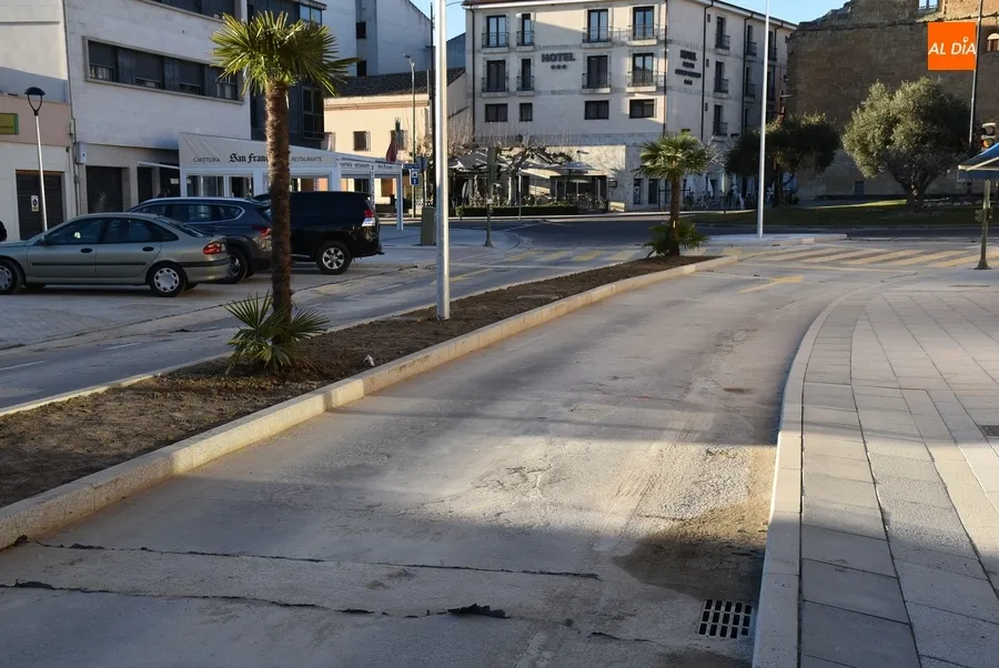Foto 7 - Abierto al tr&aacute;fico, con &lsquo;ambiente de Benidorm&rsquo;, el tramo en obras de la Avenida de Espa&ntilde;a