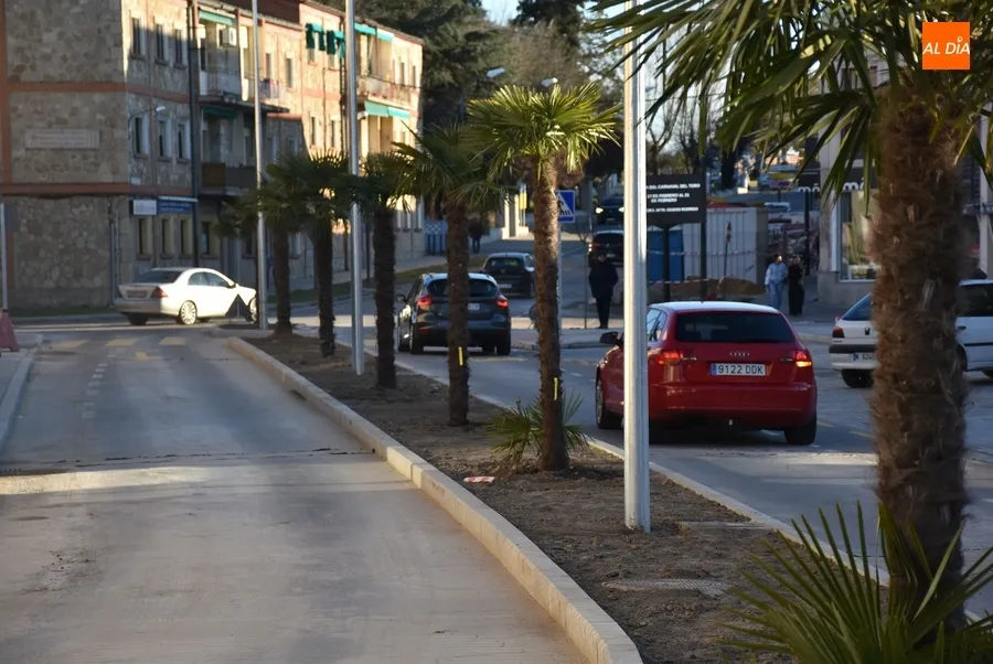 Foto 8 - Abierto al tr&aacute;fico, con &lsquo;ambiente de Benidorm&rsquo;, el tramo en obras de la Avenida de Espa&ntilde;a