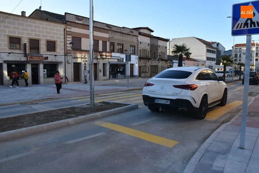 Foto 11 - Abierto al tr&aacute;fico, con &lsquo;ambiente de Benidorm&rsquo;, el tramo en obras de la Avenida de Espa&ntilde;a