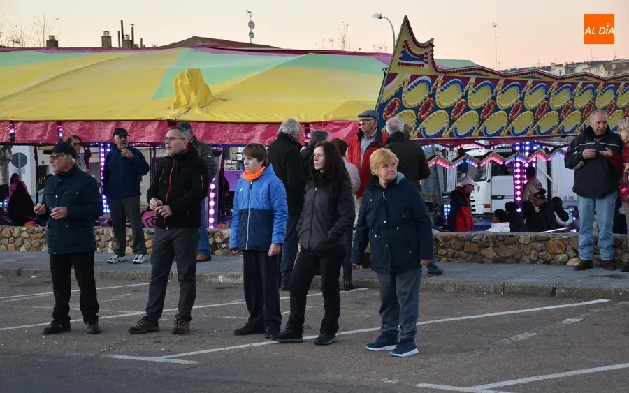 Foto 5 - La recuperada hoguera de las &Aacute;guedas despide las citas precarnavaleras en torno al fuego