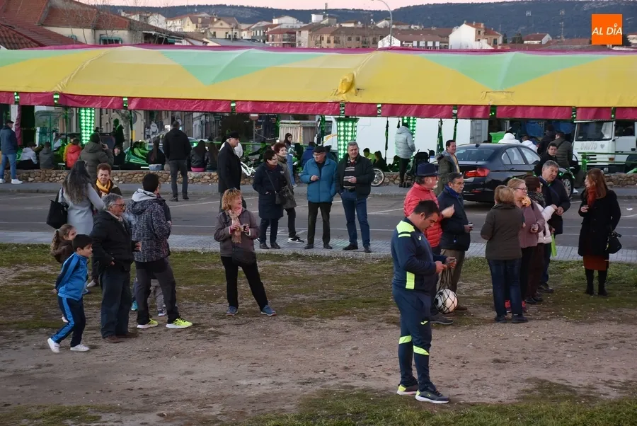 Foto 10 - La recuperada hoguera de las &Aacute;guedas despide las citas precarnavaleras en torno al fuego