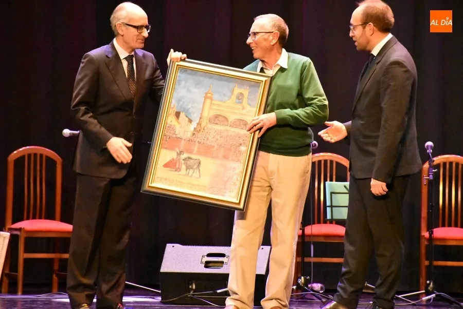 Foto 10 - La Diputaci&oacute;n recibe el Premio del Bols&iacute;n anunciando un redoble de su apoyo &ldquo;para que no le falte de nada&rdquo;