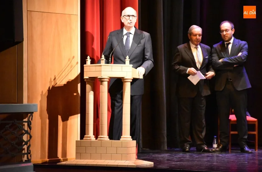 Foto 11 - La Diputaci&oacute;n recibe el Premio del Bols&iacute;n anunciando un redoble de su apoyo &ldquo;para que no le falte de nada&rdquo;
