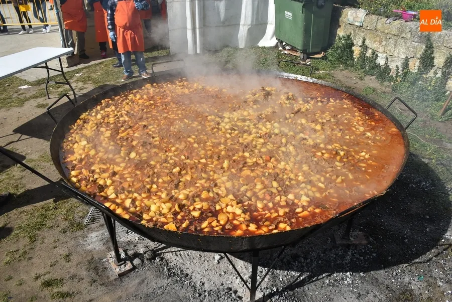 Foto 4 - Una concurrid&iacute;sima comida abre el Domingo de Pi&ntilde;ata de vuelta a la plena normalidad
