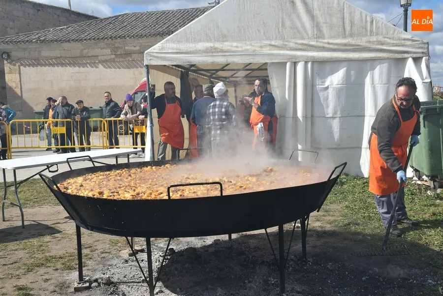 Foto 5 - Una concurrid&iacute;sima comida abre el Domingo de Pi&ntilde;ata de vuelta a la plena normalidad
