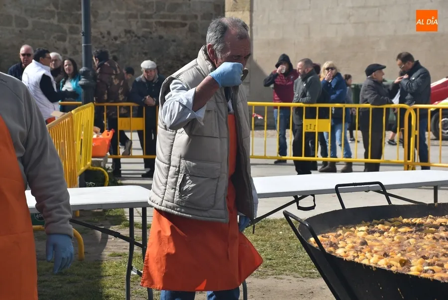 Foto 6 - Una concurrid&iacute;sima comida abre el Domingo de Pi&ntilde;ata de vuelta a la plena normalidad