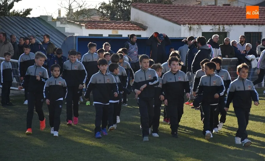 Foto 3 - El Ciudad Rodrigo re&uacute;ne a todos sus equipos en el Francisco Mateos