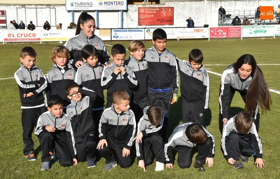 Foto 4 - El Ciudad Rodrigo re&uacute;ne a todos sus equipos en el Francisco Mateos