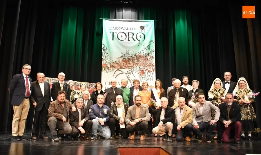 Foto 2 - Silvia Garc&iacute;a Rojo desgrana su Carnaval con un amplio reconocimiento a los Porteros Mayores