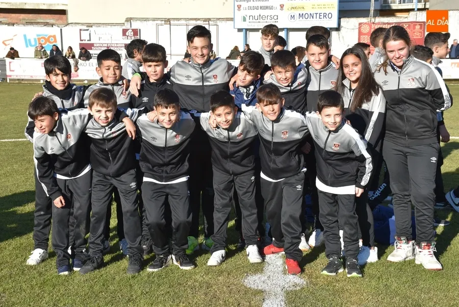 Foto 6 - El Ciudad Rodrigo re&uacute;ne a todos sus equipos en el Francisco Mateos
