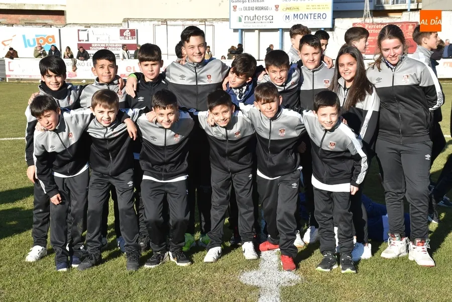 Foto 7 - El Ciudad Rodrigo re&uacute;ne a todos sus equipos en el Francisco Mateos