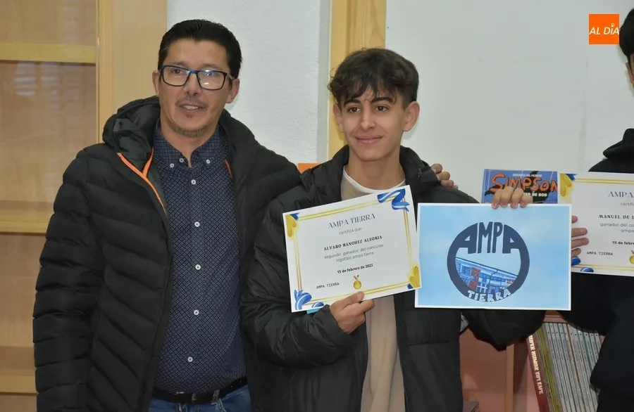 Foto 4 - Manuel de la Nava gana el concurso de creaci&oacute;n del nuevo logo de la AMPA del IES Tierra