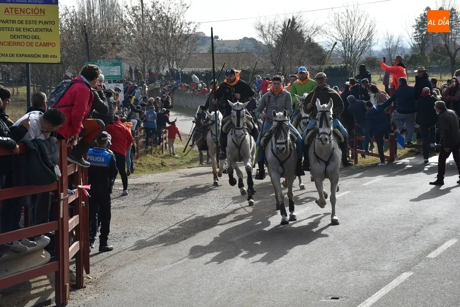 Encierro a caballo y ambiente peñista/ Fotos: Adrián Matín y David Rodriguez