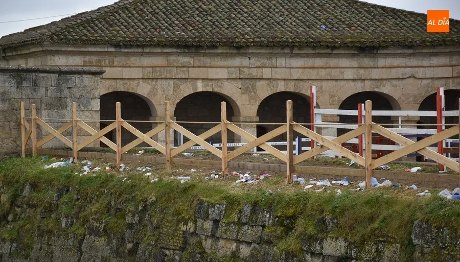 Foto 4 - El Carnaval 2023 deja 135.000 kilos de basura, unos 10.000 m&aacute;s que en 2022