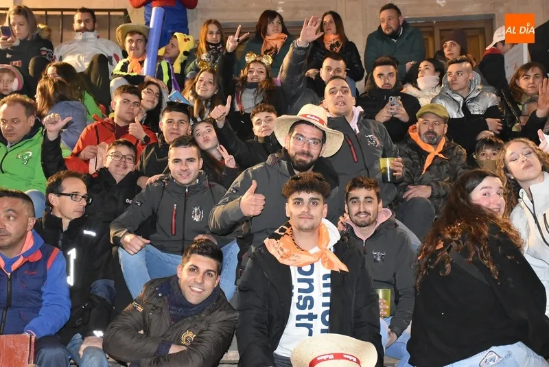 Foto 4 - Espectacular ambiente en los proleg&oacute;menos de la primera capea nocturna