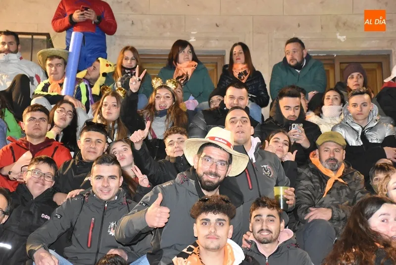 Foto 5 - Espectacular ambiente en los proleg&oacute;menos de la primera capea nocturna