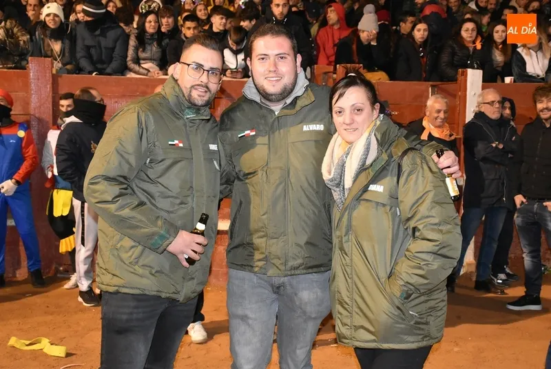 Foto 7 - Espectacular ambiente en los proleg&oacute;menos de la primera capea nocturna