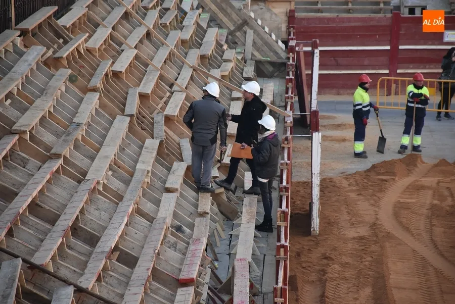Foto 3 - La extensi&oacute;n de la arena completa la transformaci&oacute;n carnavalera de la Plaza Mayor