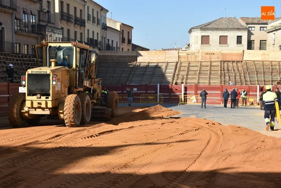 Foto 5 - La extensi&oacute;n de la arena completa la transformaci&oacute;n carnavalera de la Plaza Mayor