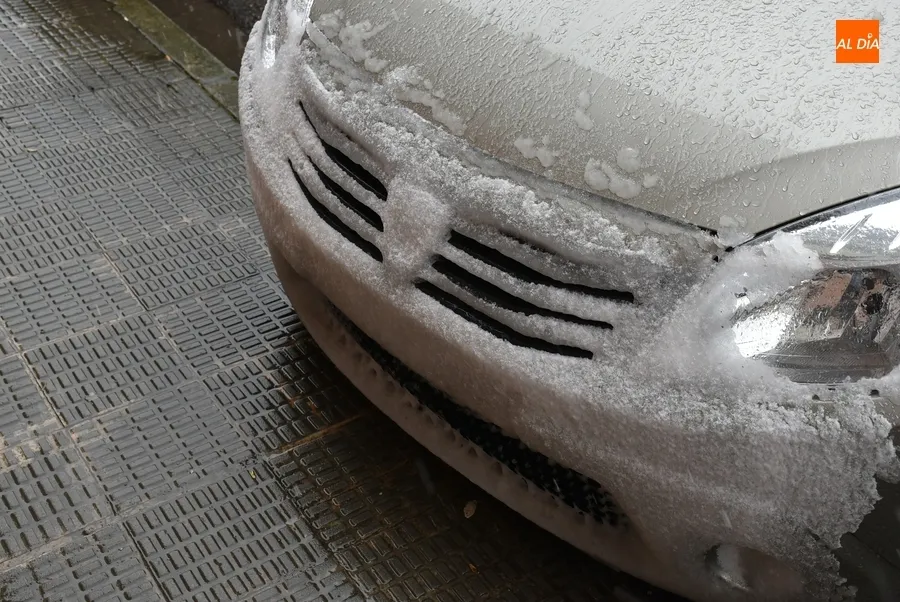 Foto 5 - Ciudad Rodrigo recibe la visita de la nieve, aunque sin cuajar lo m&aacute;s m&iacute;nimo