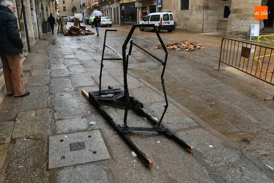 Foto 7 - Desmontado el &lsquo;rect&aacute;ngulo m&aacute;gico&rsquo; de la Plaza Mayor mirobrigense