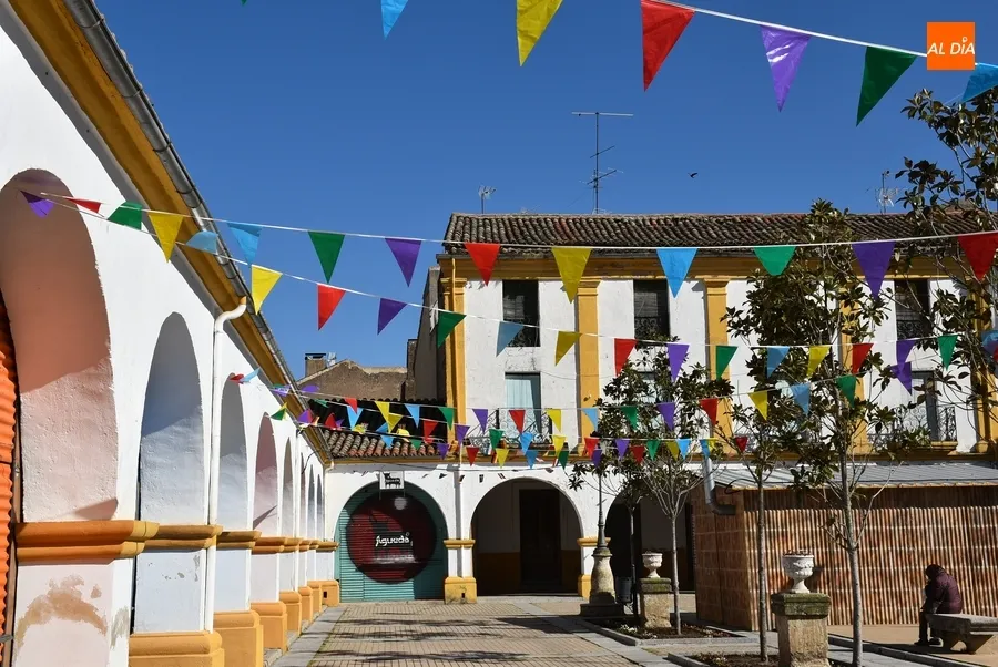 Foto 6 - La Plazuela del Buen Alcalde se pone guapa para la inauguraci&oacute;n de sus casetas
