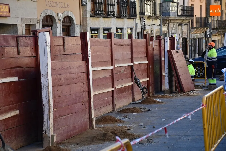 Foto 10 - Avanza la preparaci&oacute;n del recinto ferial y la Plaza mientras la Plazuela del Buen Alcalde ya est&aacute; a punto