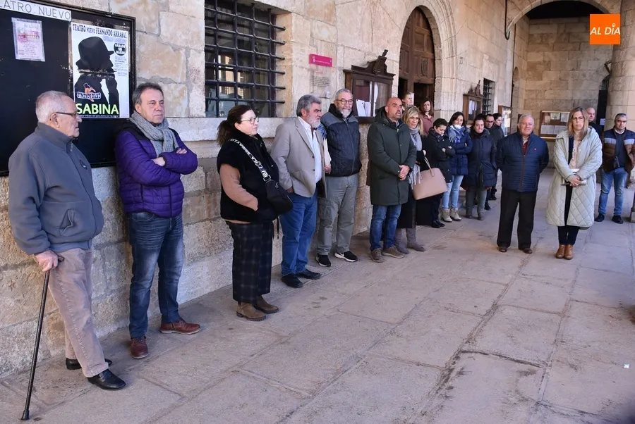 Foto 2 - Guardado un minuto de silencio en solidaridad con el pueblo ucraniano
