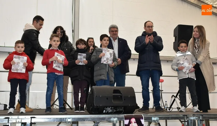 Foto 2 - Entregados los premios carnavaleros con un reconocimiento especial al presidente de la Plaza