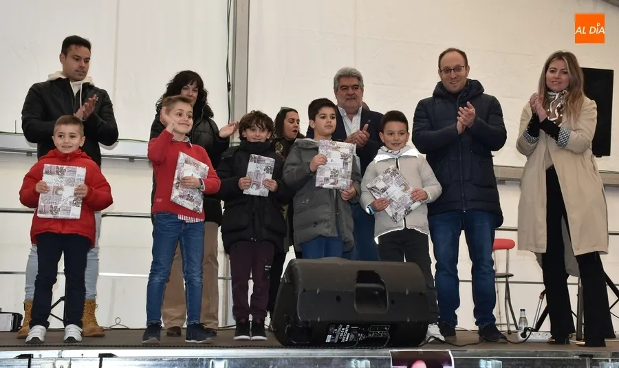 Foto 5 - Entregados los premios carnavaleros con un reconocimiento especial al presidente de la Plaza