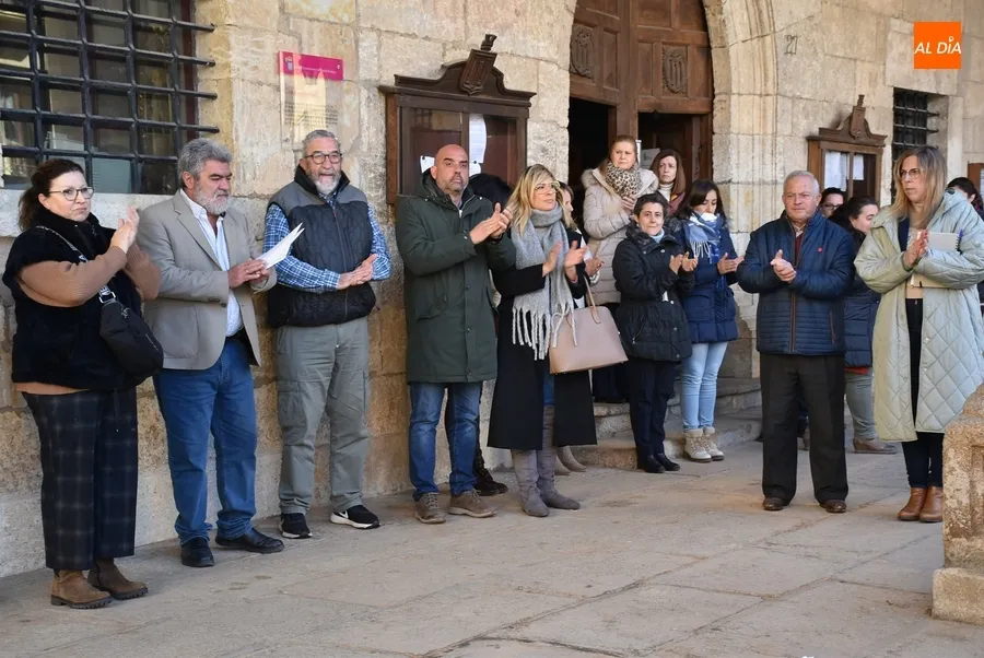 Foto 7 - Guardado un minuto de silencio en solidaridad con el pueblo ucraniano
