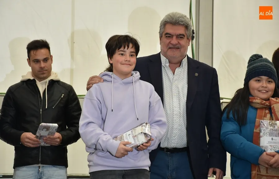 Foto 9 - Entregados los premios carnavaleros con un reconocimiento especial al presidente de la Plaza