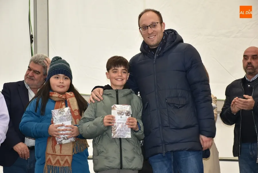 Foto 10 - Entregados los premios carnavaleros con un reconocimiento especial al presidente de la Plaza