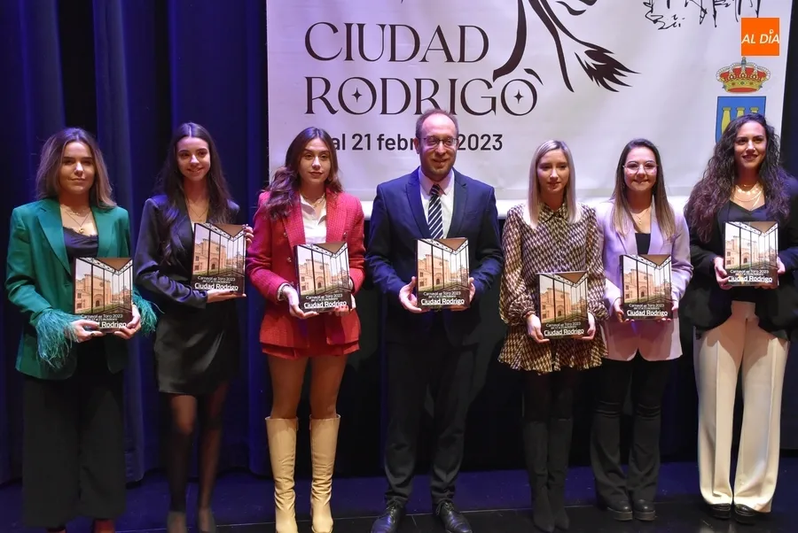 Foto 4 - El Libro del Carnaval recupera el list&oacute;n del medio millar de p&aacute;ginas con novedades estil&iacute;sticas