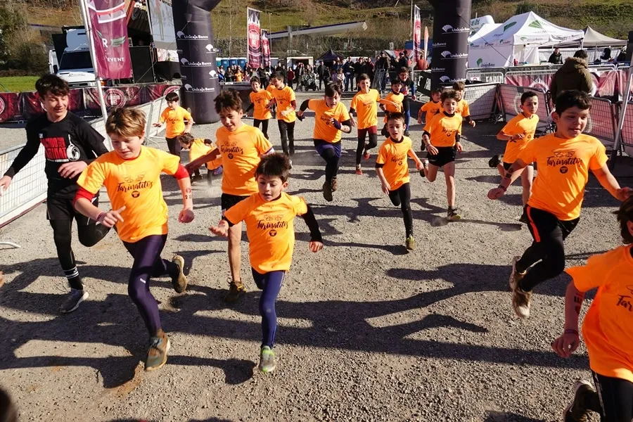 Foto 3 - Hasta un cura participa en la Farinato Race de Cangas de On&iacute;s