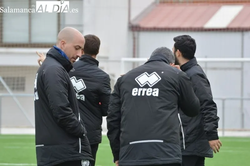 Foto 5 - Dani Ponz ya ejerce como nuevo entrenador de Unionistas