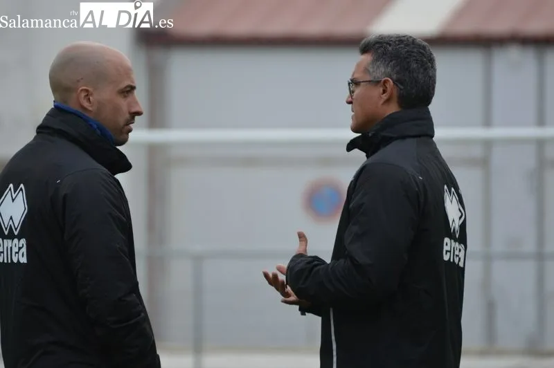 Foto 9 - Dani Ponz ya ejerce como nuevo entrenador de Unionistas