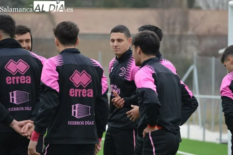 Foto 10 - Dani Ponz ya ejerce como nuevo entrenador de Unionistas