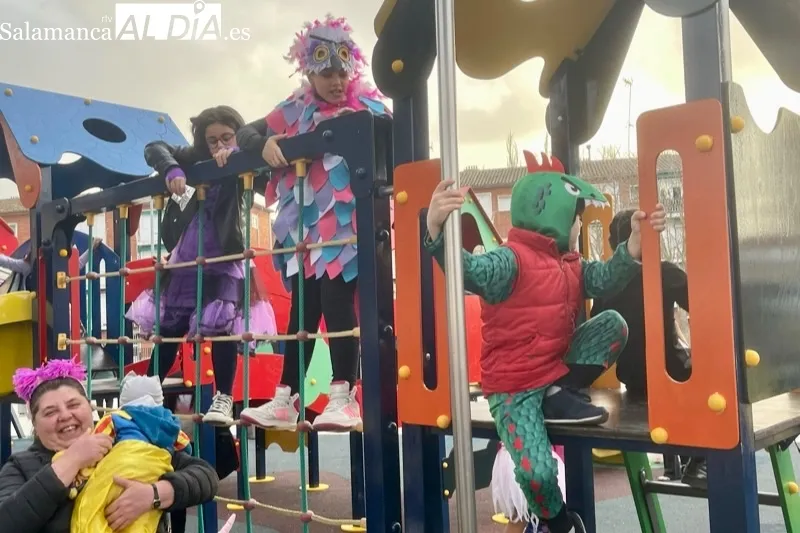 El parque La Huerta acogía el tradicional baile infantil de Carnaval