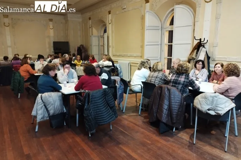 El Centro Social acogía la chocolatada solidaria organizada por las aguederas de Peñaranda