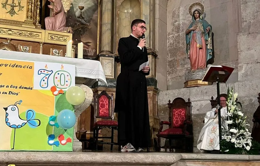 Foto 2 - Jornada l&uacute;dica en Misioneras-Santa Teresa para festejar el 70&ordm; aniversario de la Congregaci&oacute;n